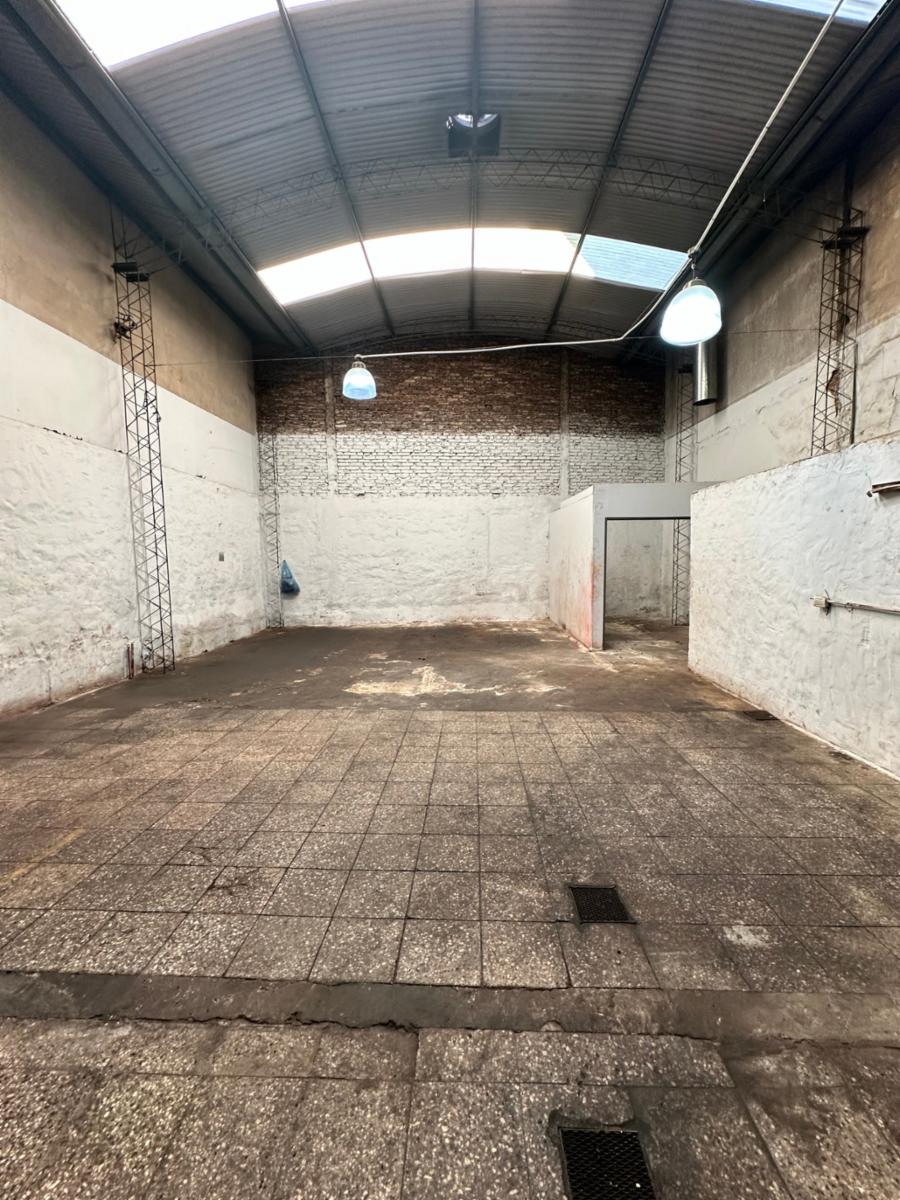 ALQUILER - LOCAL COMERCIAL 240 m2 - SOBRE AVDA. CROVARA - 6