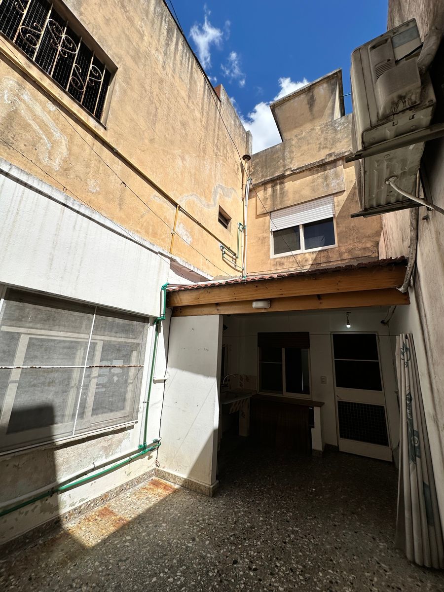 VENTA - CASA - VILLA MADERO - A PASOS DE AVDA. CROVARA - 25