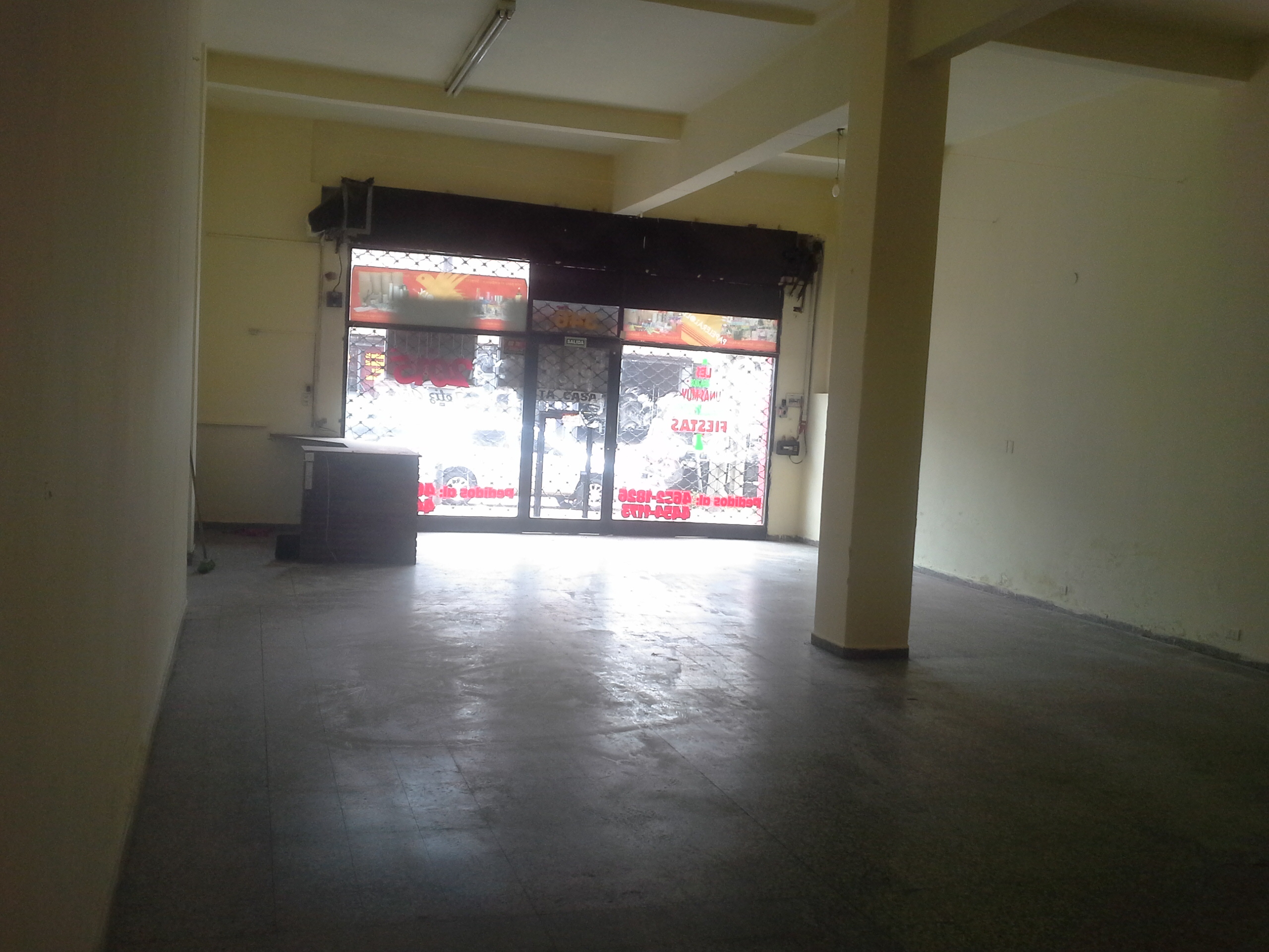 ALQUILER -EXCELENTE LOCAL COMERCIAL - SOBRE AVENIDA CROVARA - SUPERFICIE APROX. 110 M2
