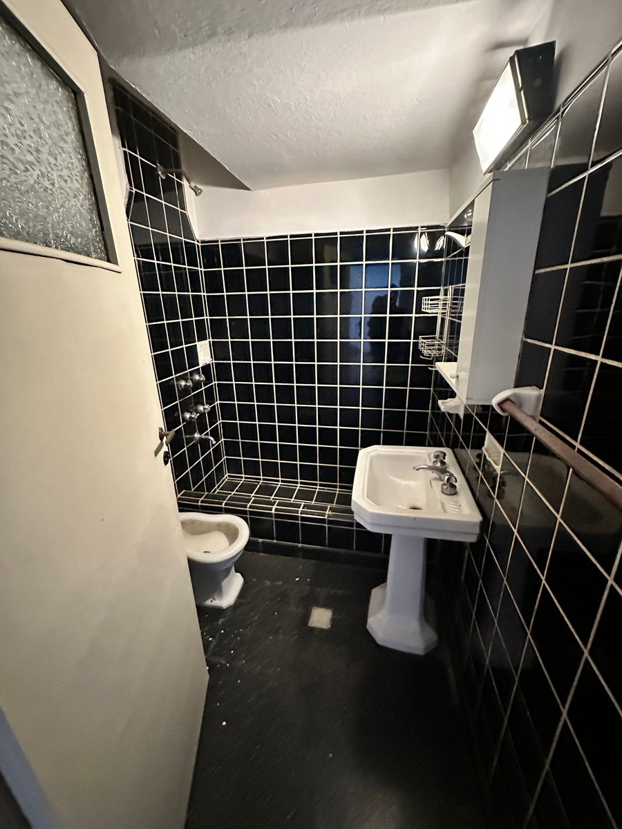VENTA - CASA MULTIFAMILIAR A REFACCIONAR - VILLA MADERO - 26