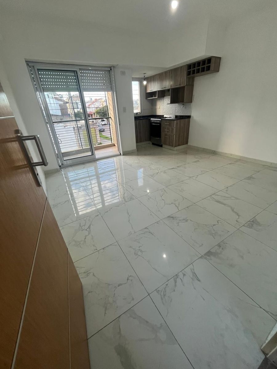 ALQUILER - DEPARTAMENTO 2 AMB. - CON COCHERA - 7