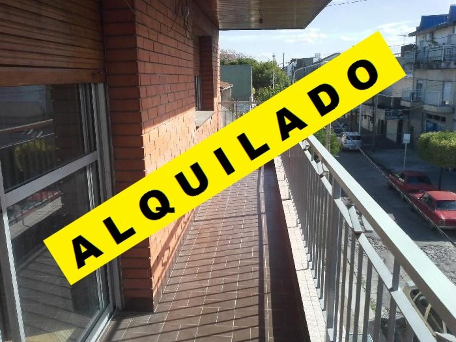 ALQUILER DEPTO. 4 AMBIENTES MUY LUMINOSO, CON PATIO y BALCON A METROS DE AVENIDA CROVARA y ALFREDO PALACIOS - 11