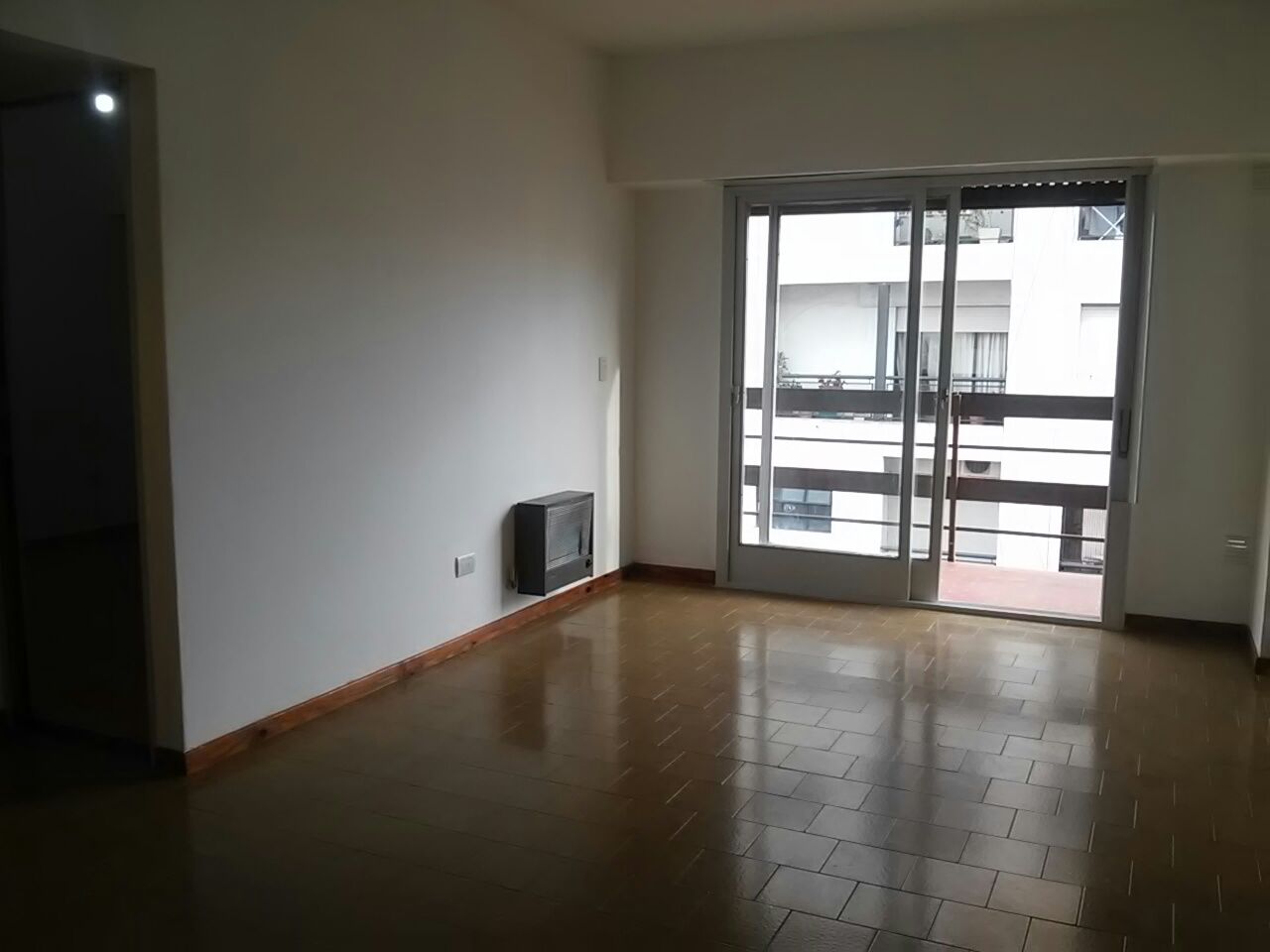 ALQUILER - RAMOS MEJIA - DEPTO. 2 AMB. AL FRENTE CON BALCON - 4
