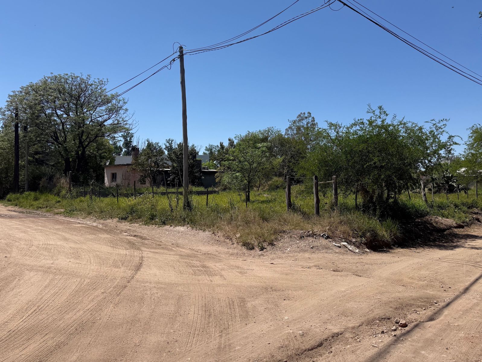 LOTE Bº LOS TIMONES CON PILAR DE LUZ Y AGUA CONECTADA - 1