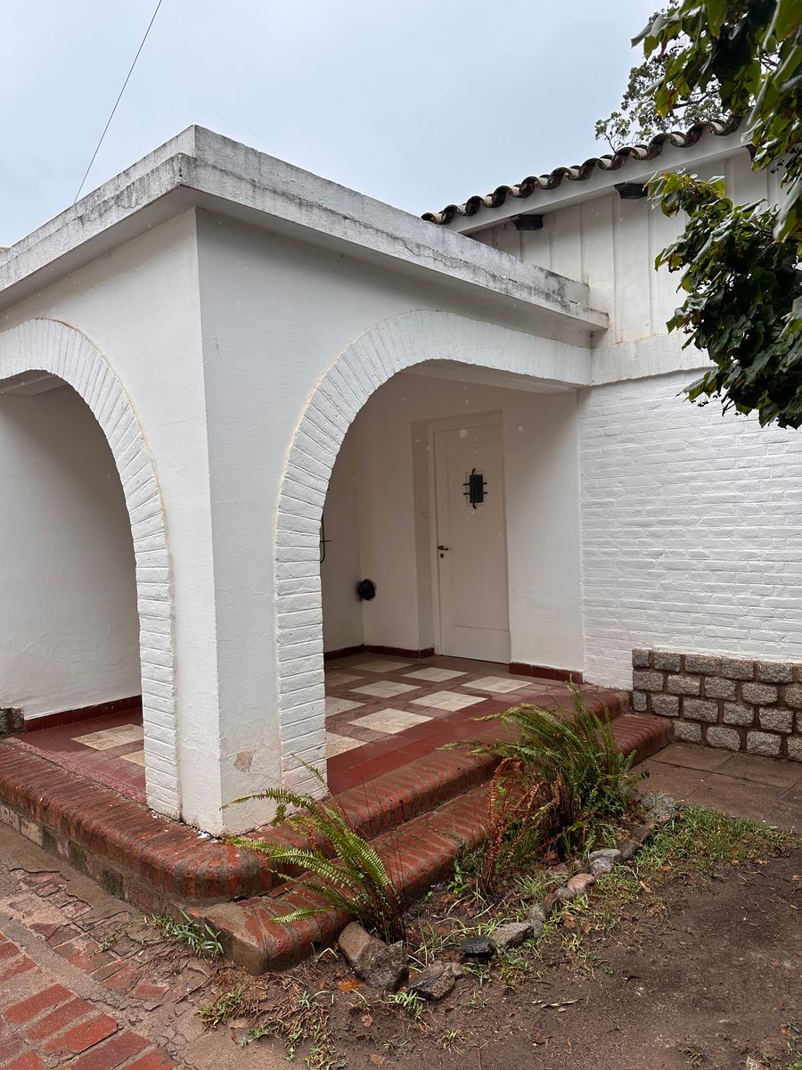 HERMOSA CASA EN BARRIO LAS FLORES DE VILLA DEL TOTORAL CON TODOS LOSSERVICIOS EN IMPECABLE CONDICIONES - 2