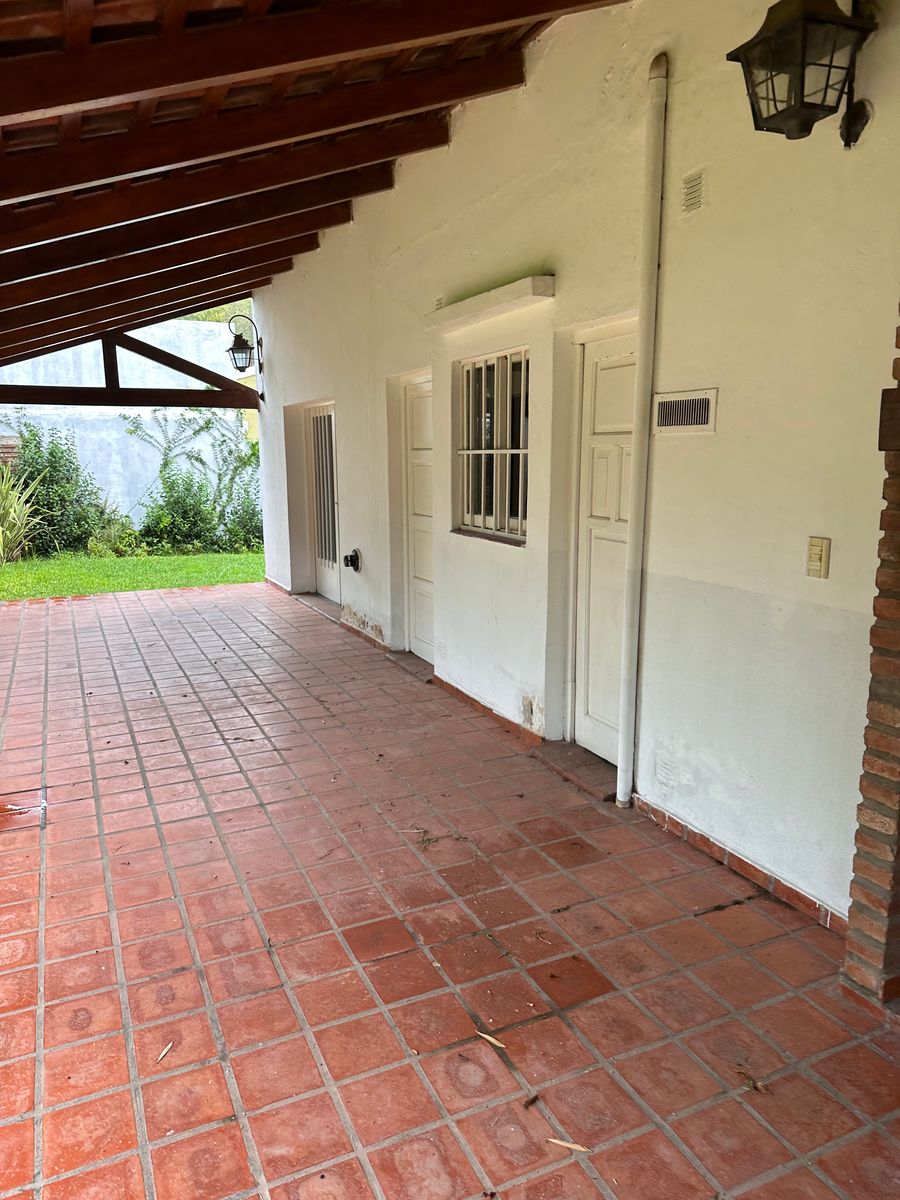 HERMOSA CASA EN BARRIO LAS FLORES DE VILLA DEL TOTORAL CON TODOS LOSSERVICIOS EN IMPECABLE CONDICIONES - 3