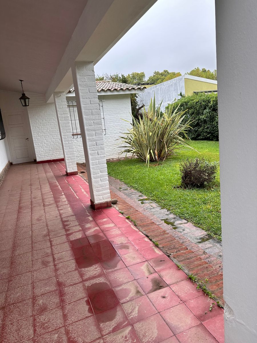 HERMOSA CASA EN BARRIO LAS FLORES DE VILLA DEL TOTORAL CON TODOS LOSSERVICIOS EN IMPECABLE CONDICIONES - 7