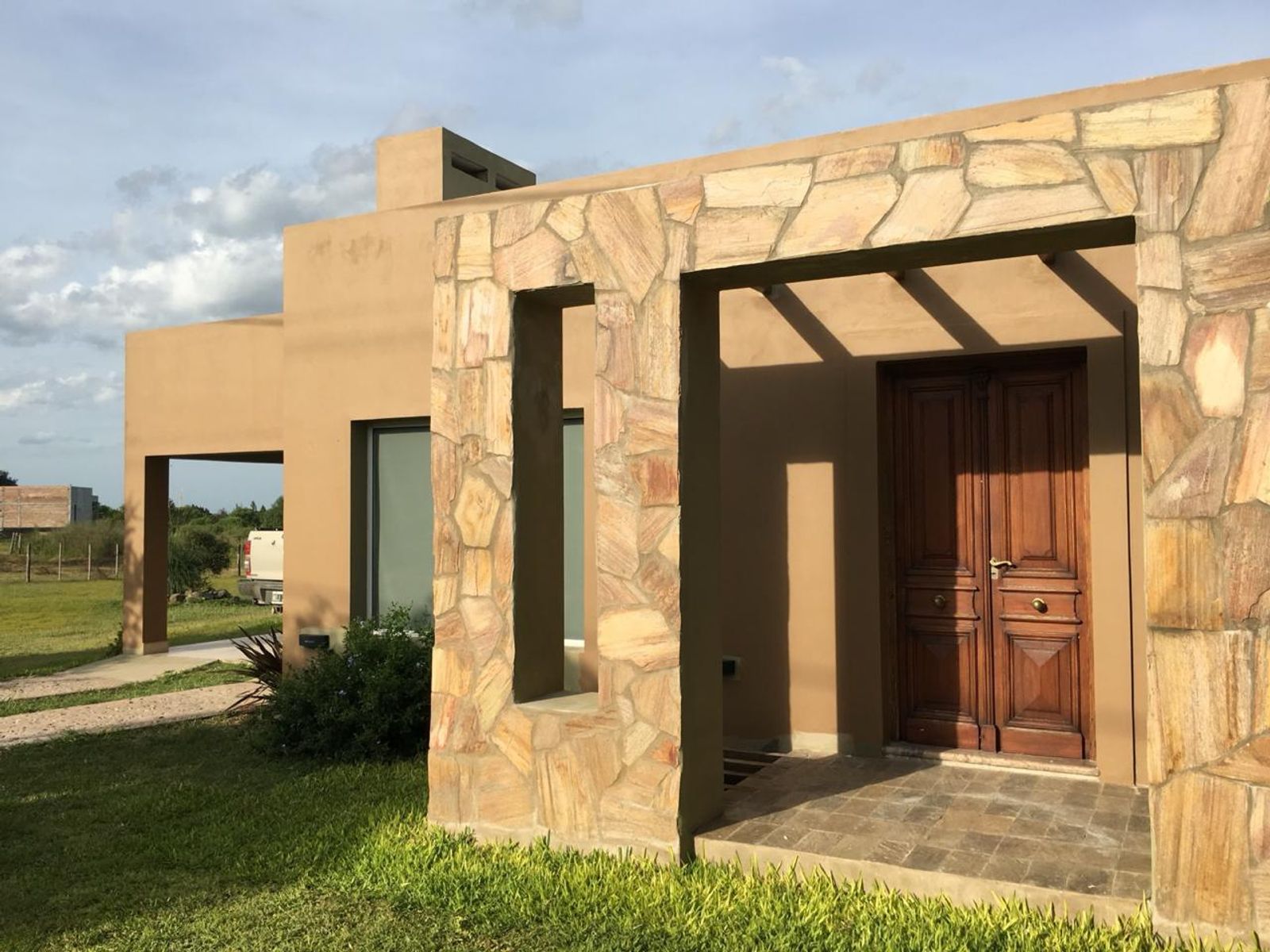 EXCELENTE PROPIEDAD CON PARQUE Y PISCINA EN VILLA DEL TOTORAL - 1