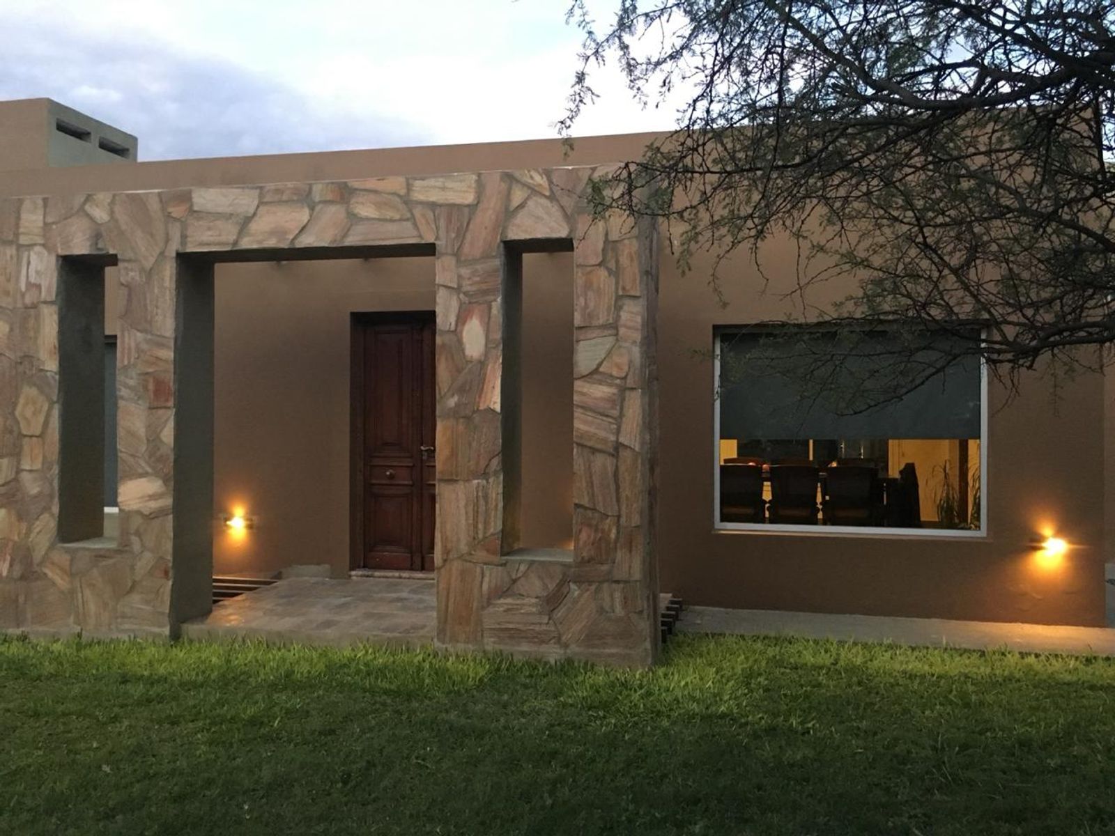 EXCELENTE PROPIEDAD CON PARQUE Y PISCINA EN VILLA DEL TOTORAL - 2