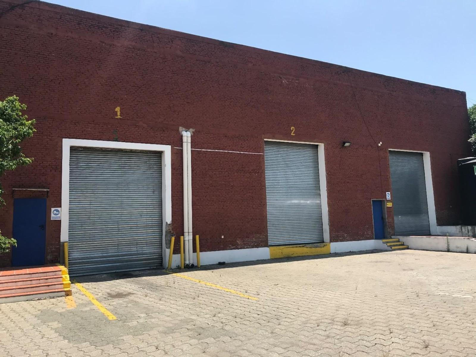 Deposito en Lanus con oficinas - 2