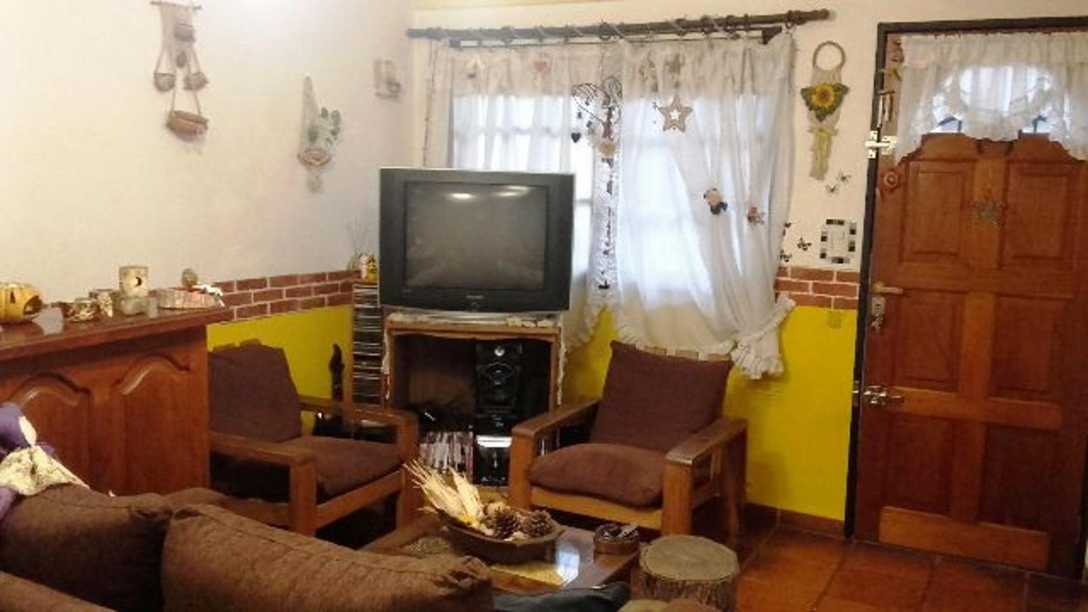 Duplex en dos plantas de tres ambientes en venta en Ramos Mejia Apto Credito — foto 2