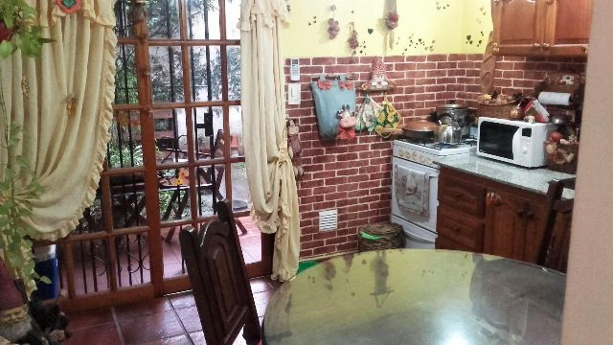 Duplex en dos plantas de tres ambientes en venta en Ramos Mejia Apto Credito — foto 8