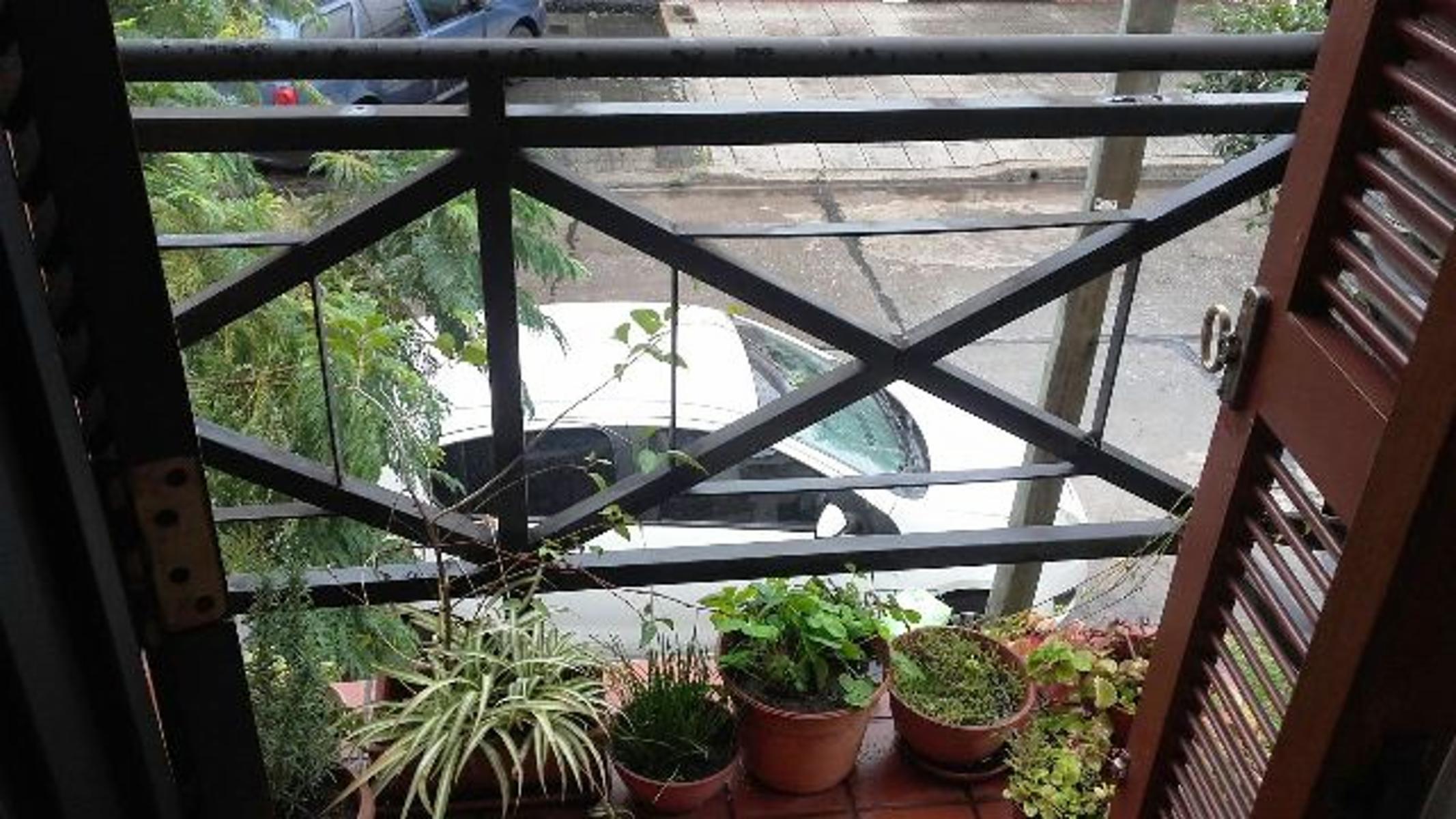 Duplex en dos plantas de tres ambientes en venta en Ramos Mejia Apto Credito — foto 14