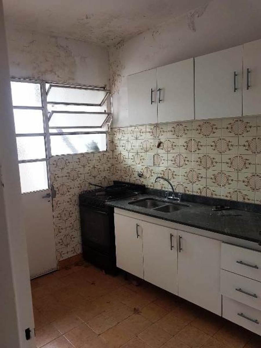 Departamento en venta de tres ambientes con dos patios en Ramos Mejia