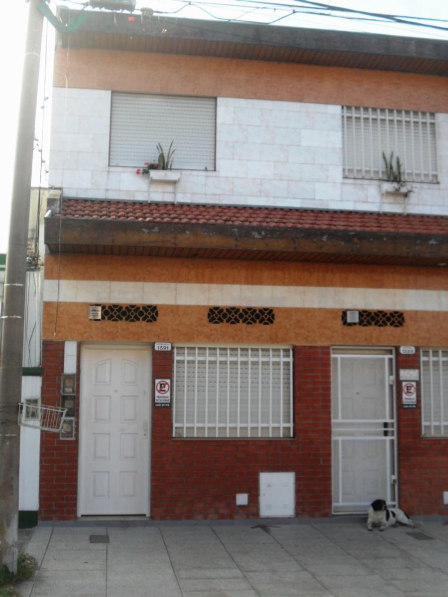 Duplex en venta de tres ambientes en el Palomar