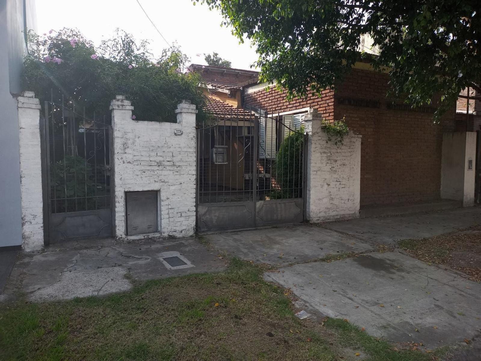 Casa de cuatro ambientes en venta en el palomar