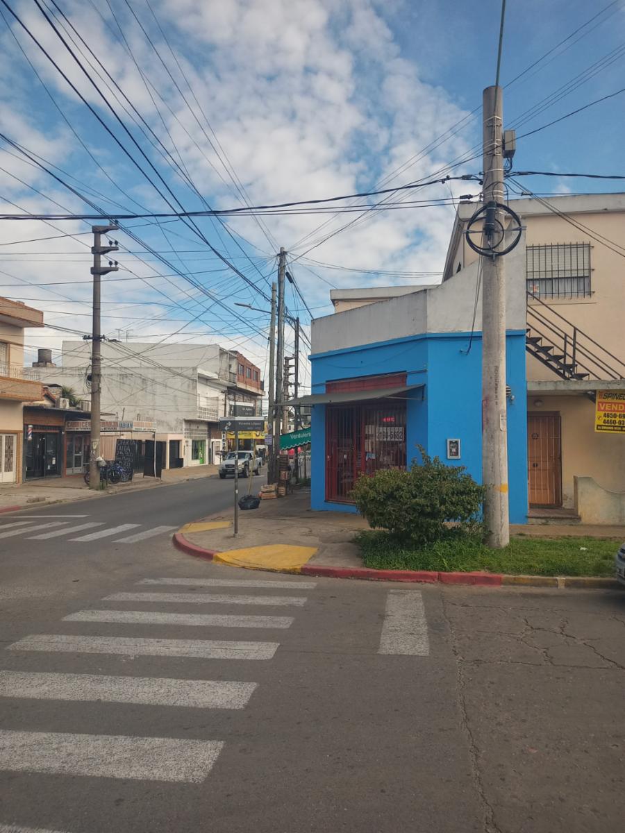 Venta de dos locales con departamento de cuatro ambientes en Moron Sur — foto 2