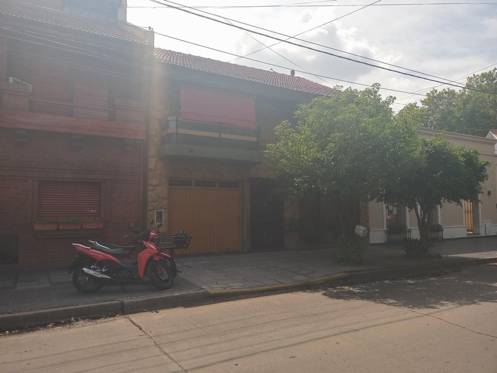 Casa de cuatro ambientes en venta en Haedo Sur