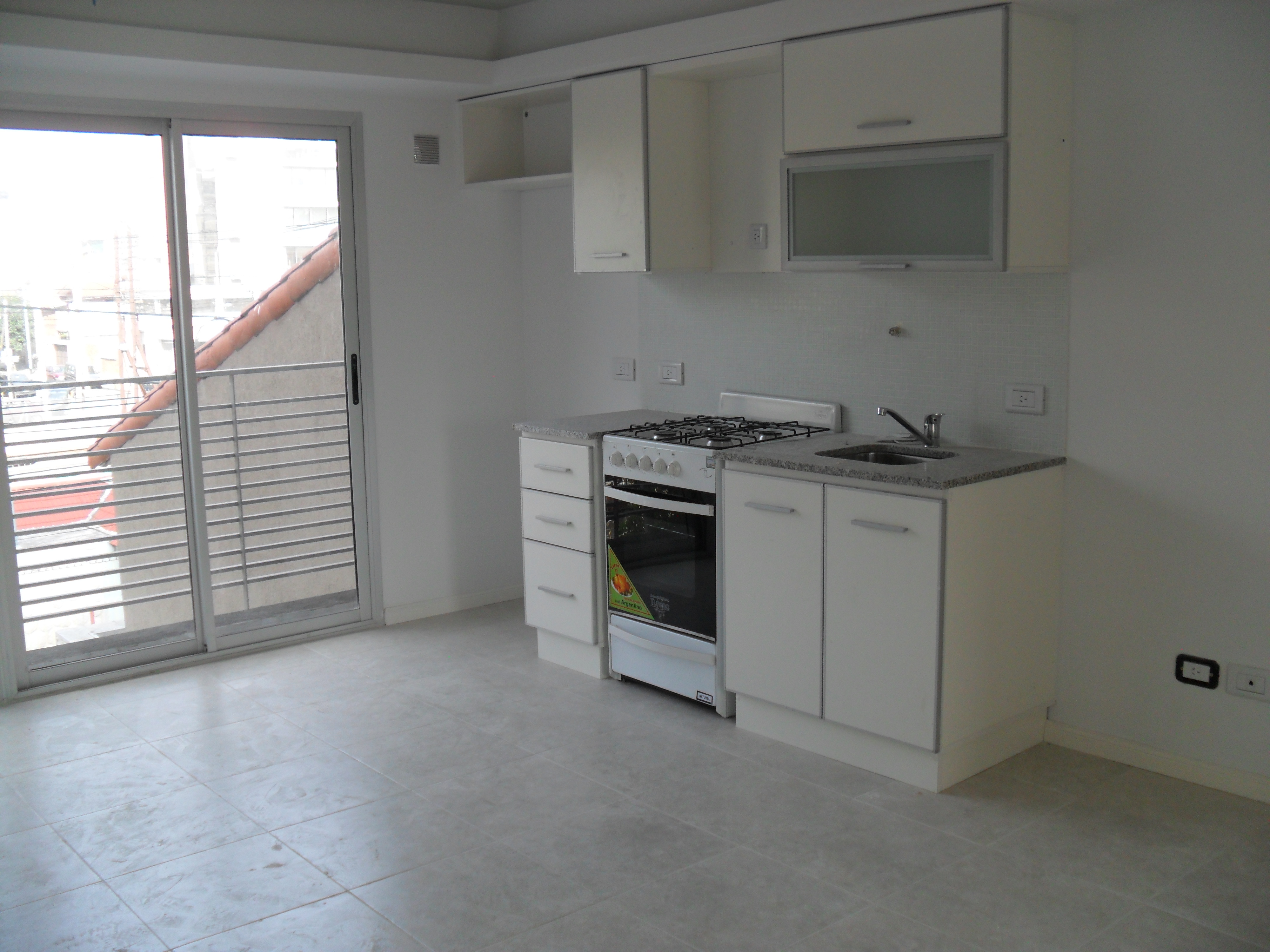 Departamento a estrenar en planta baja con patio y cochera en Haedo Norte