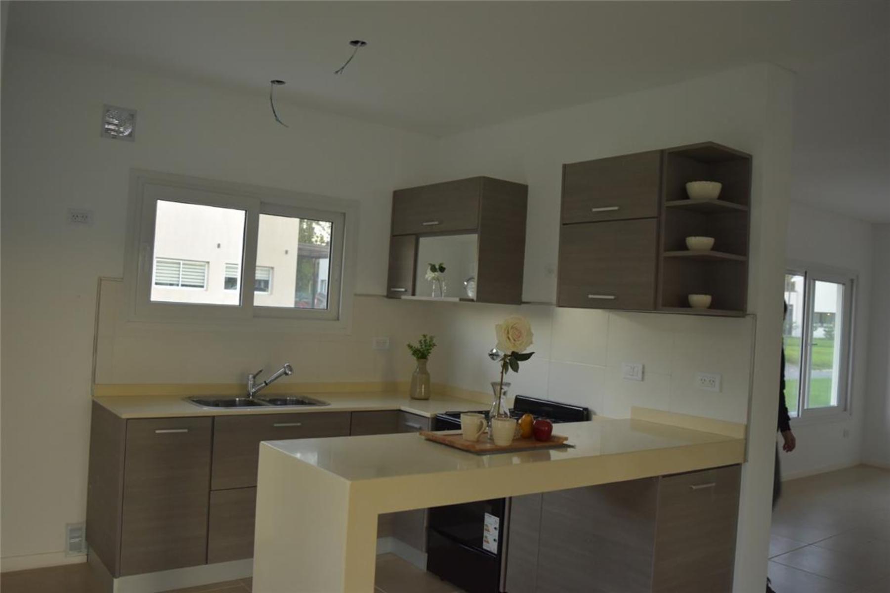 CASA EN VENTA EN PLANTA BAJA COUNTRY FINCAS DE HUDSON — foto 3