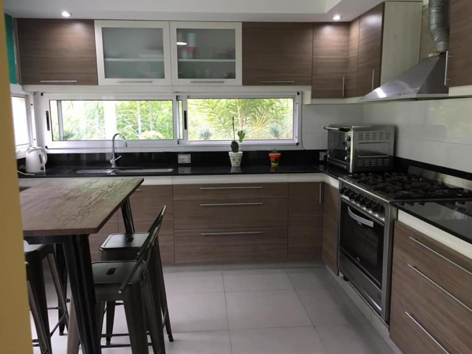 Hermosa Casa en VENTA con Pileta en Fincas de Hudson EXCELENTE UBICACION — foto 2