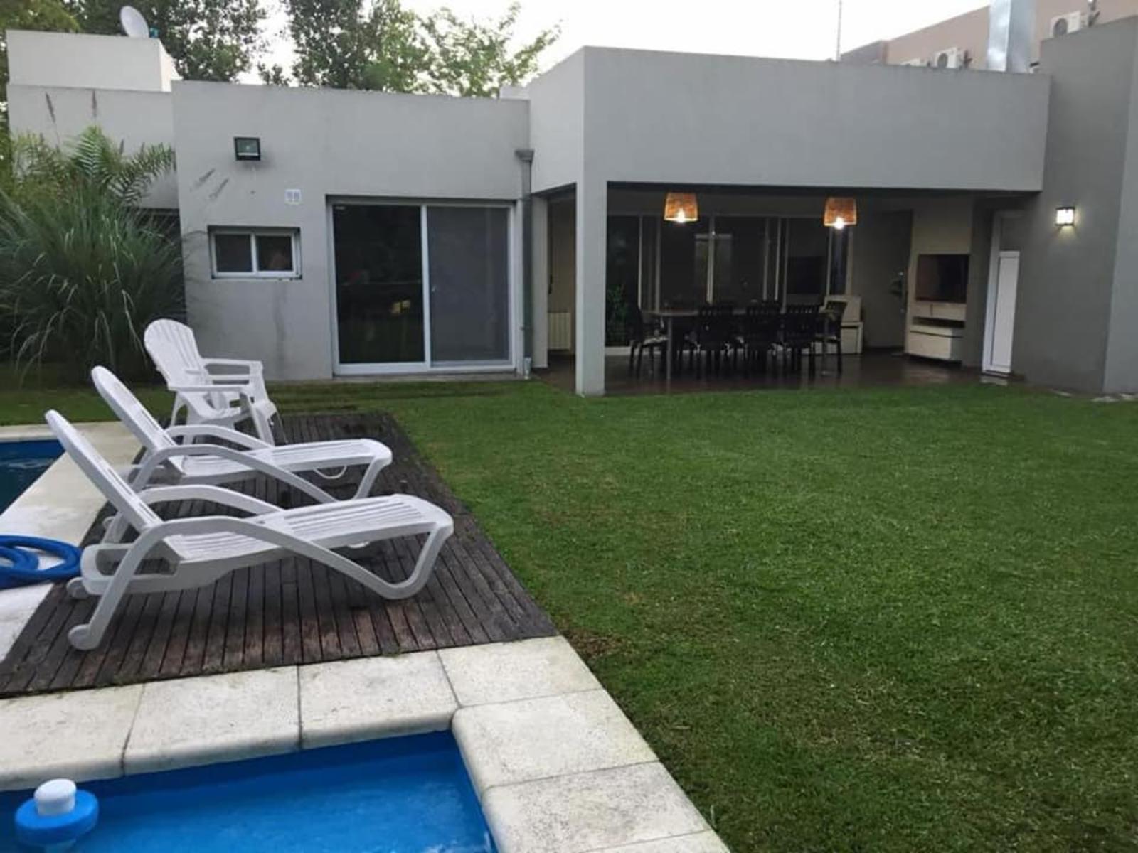 Hermosa Casa en VENTA con Pileta en Fincas de Hudson EXCELENTE UBICACION — foto 6