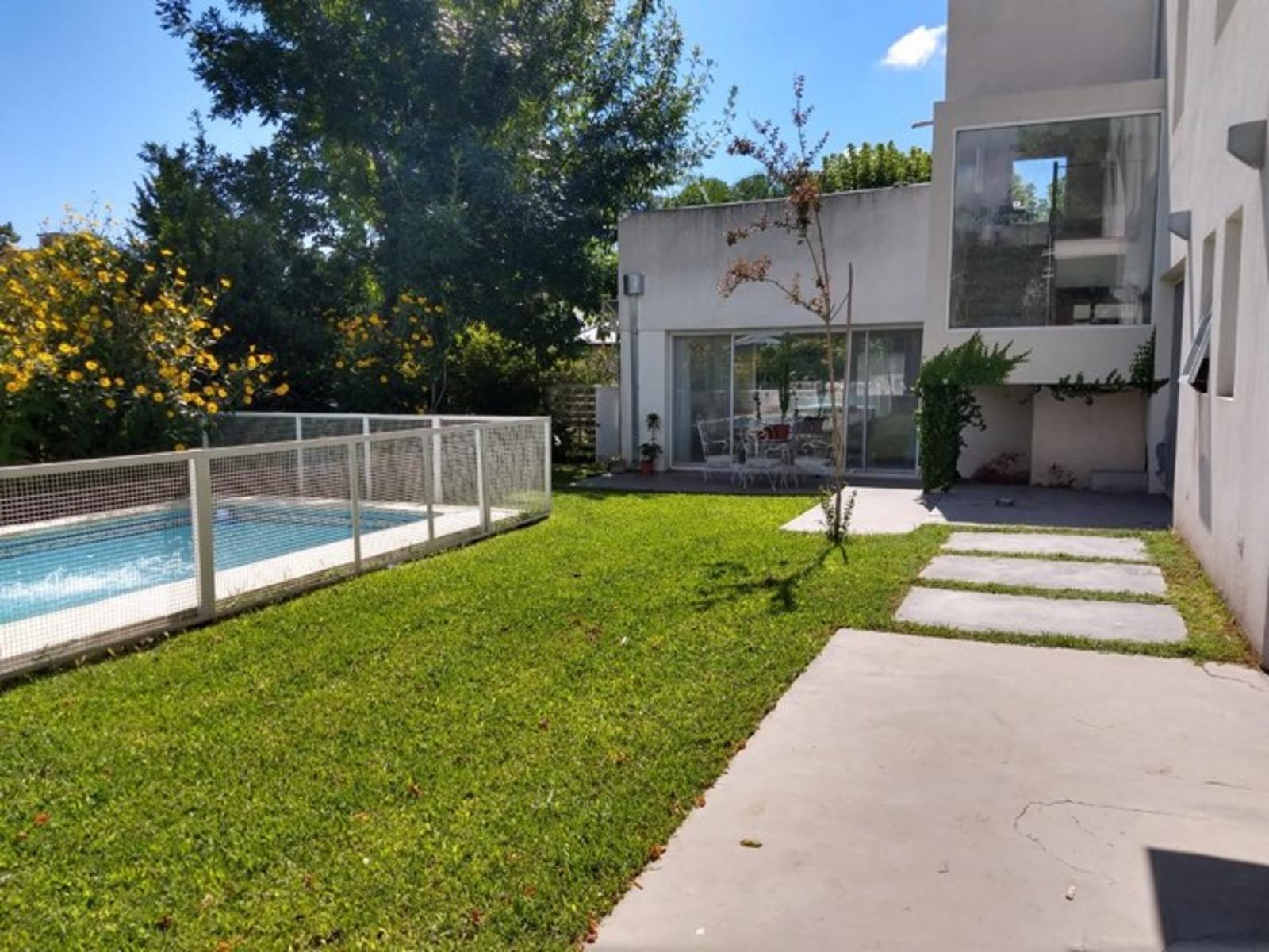 Casa con Pileta en Venta en Barrio Privado San Juan — foto 3