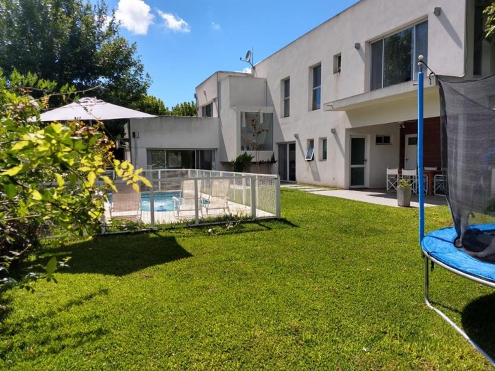 Casa con Pileta en Venta en Barrio Privado San Juan — foto 9