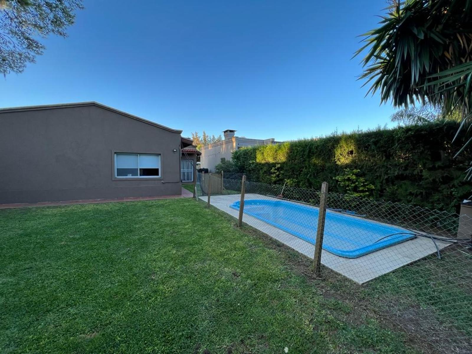 CASA EN VENTA EN EL CARMENCITO CON PILETA