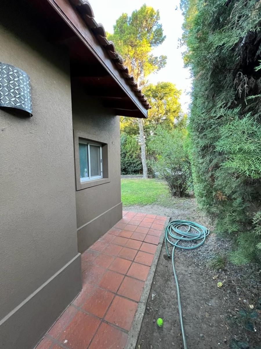 CASA EN VENTA EN EL CARMENCITO CON PILETA — foto 3