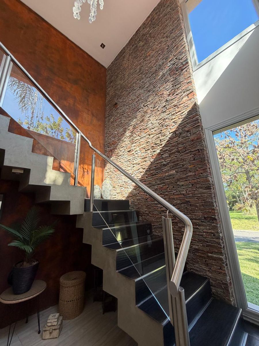 CASA EN ALQUILER Y VENTA - 22