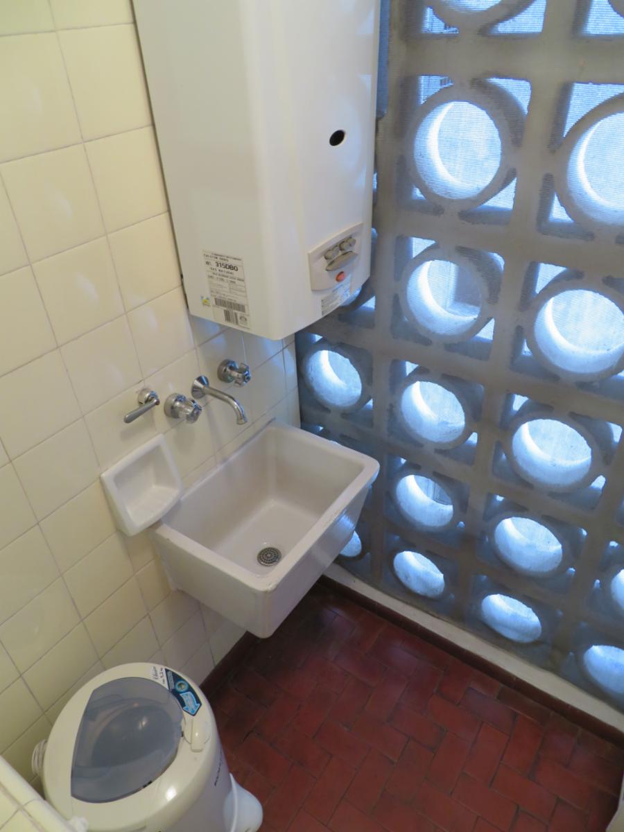 IMPECABLE 3 AMBIENTES CON DEPENDENCIAS, LAVADERO, BALCON,APTOPROFESIONAL. CORRIENTES y SALGUERO — foto 11