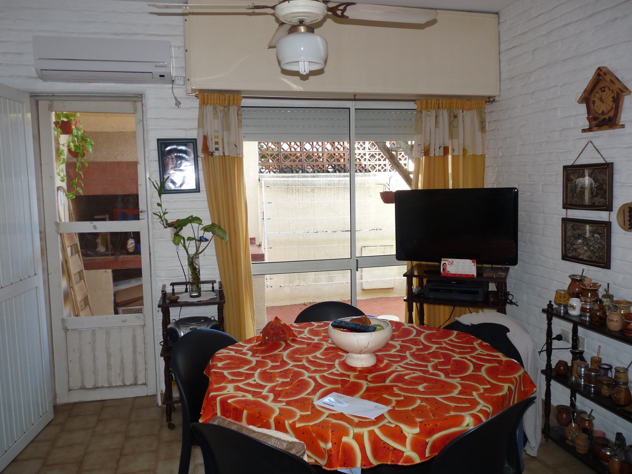DEPARTAMENTO "Amplio" Tipo Casa - 2 Dormitorios con cochera, En excelente estado de conservación y mantenimiento. - 2