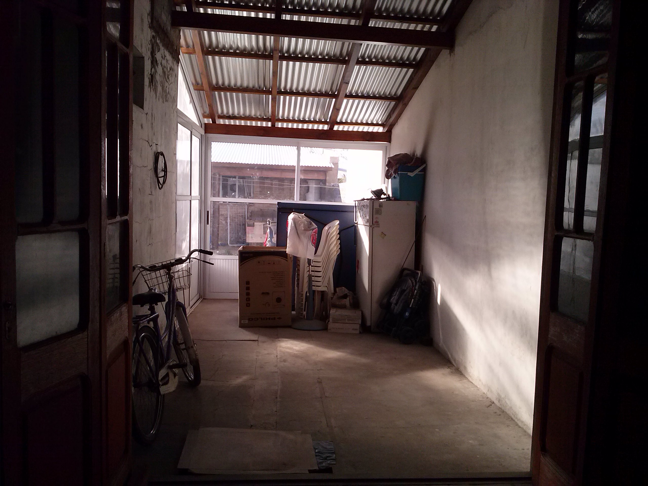 Casa CENTRICA de 2 Dormitorios, en buen estado. Garage para 2 vehículos - Quincho - 6