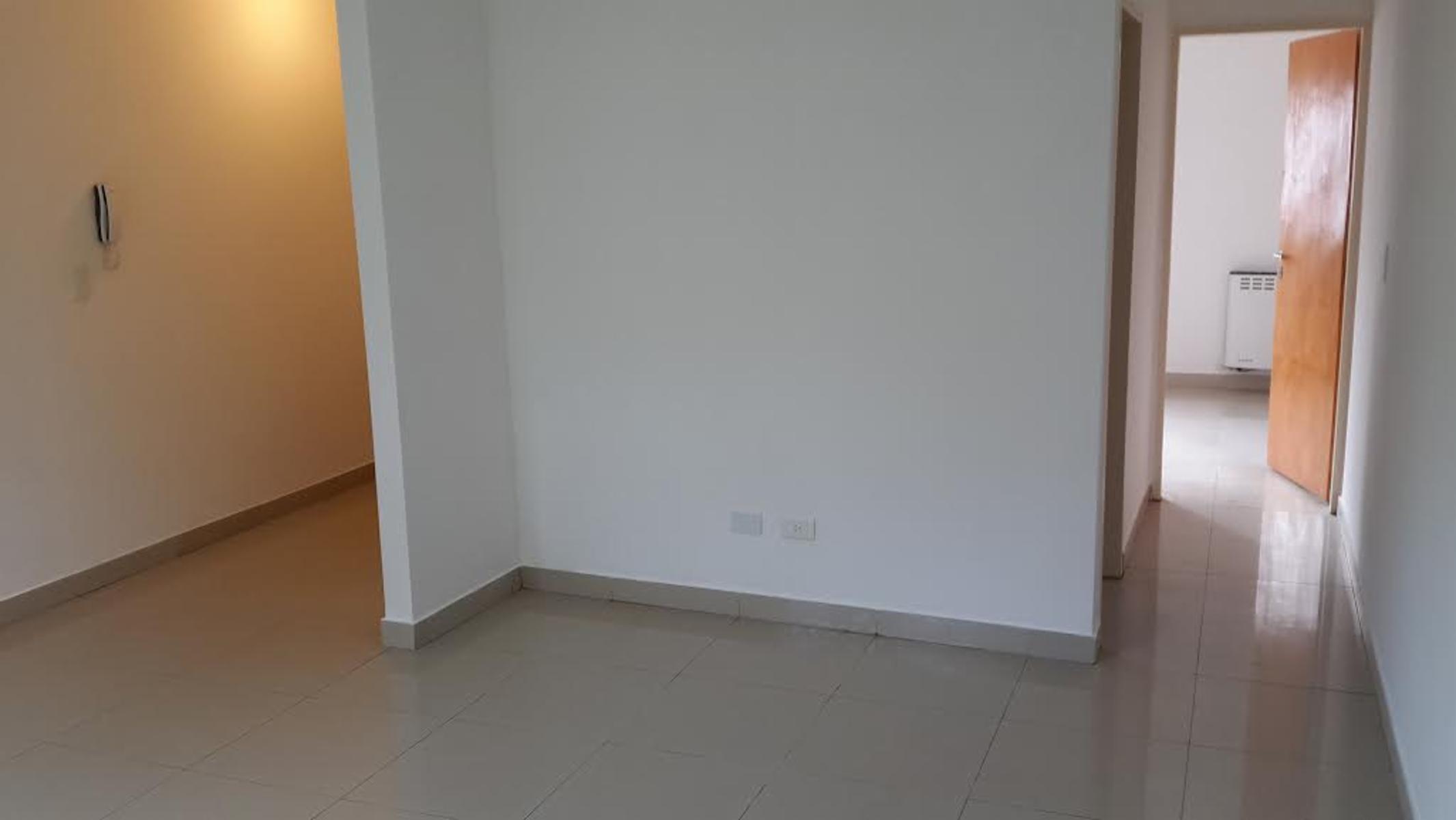 ¡APTO CREDITO DEPARTAMENTO 2 AMBIENTES C/COCHERA - EXCELENTE UBICACION — foto 3