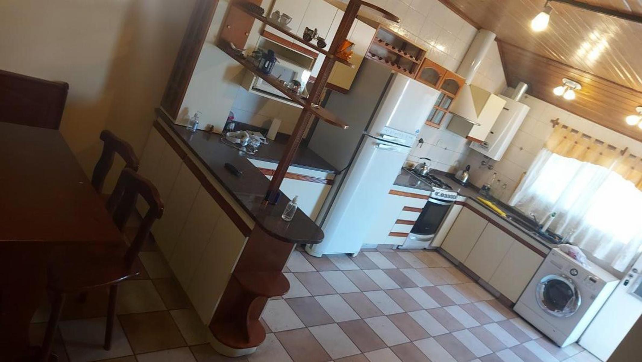 VENTA: EXCELENTE CASA 5 AMB. C/ PISCINA Y GARAGE — foto 7