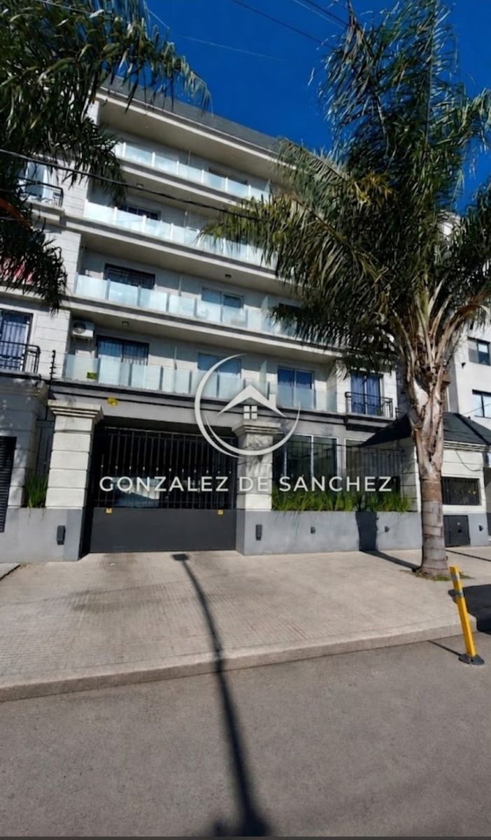 Alquiler Excelente Monoambiente Al Frente con Balcón - 1