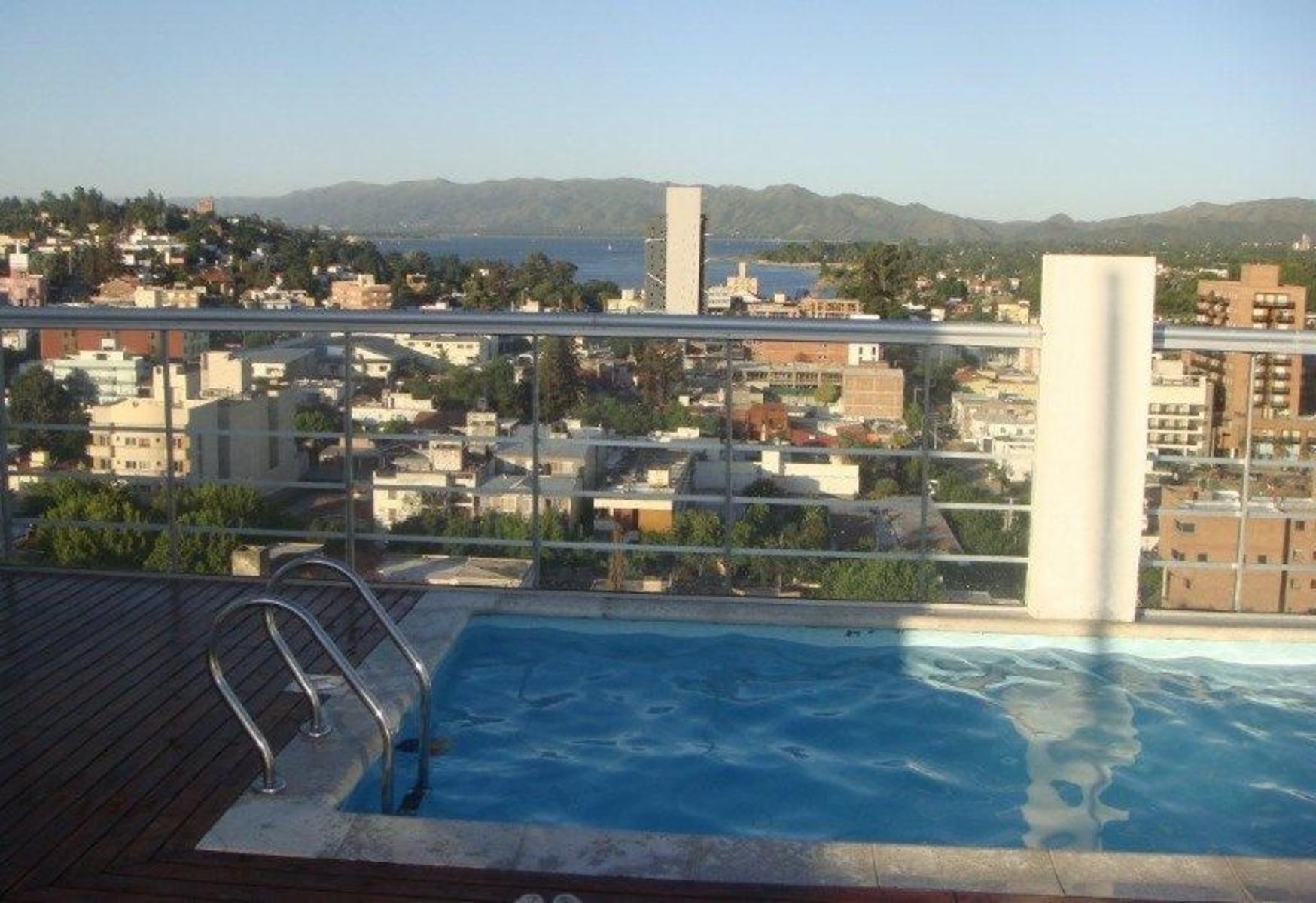 VENTA DE EXCELENTE DEPARTAMENTO CON EJEMPLAR VISTA A LAS SIERRAS EN PLENO CENTRO — foto 2