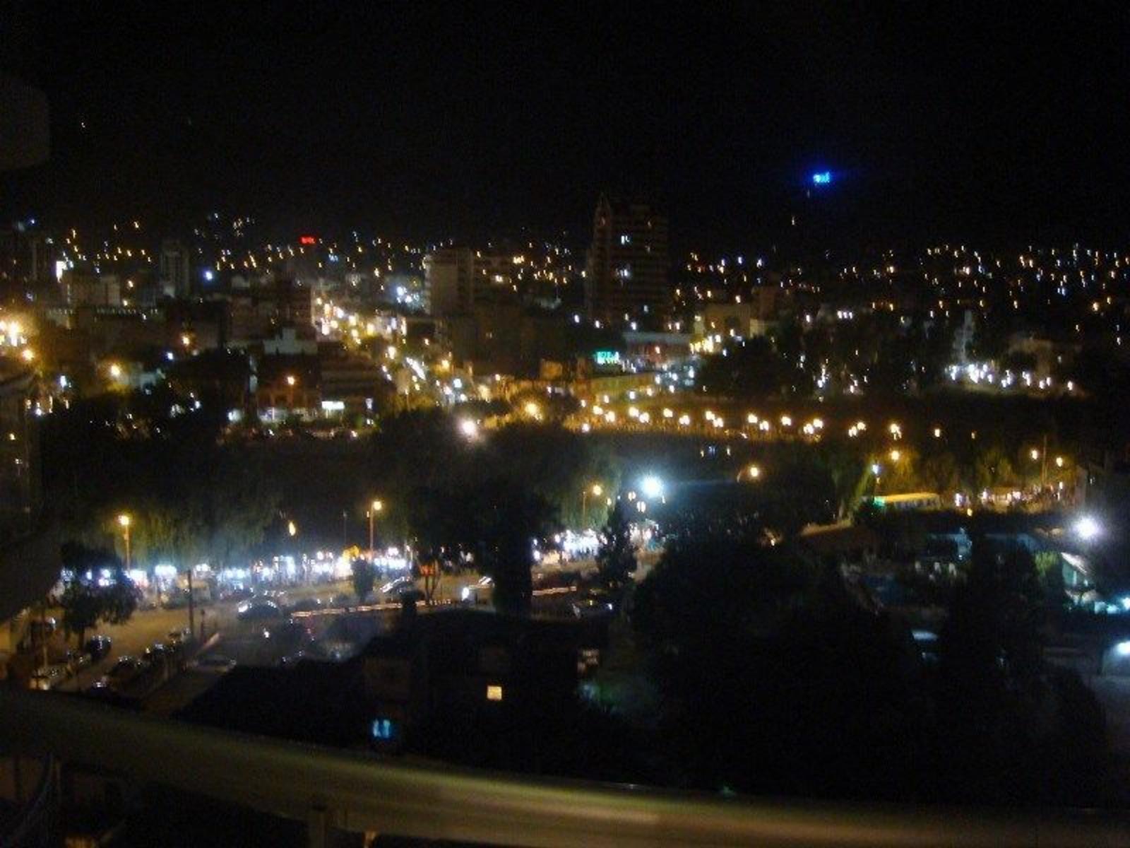VENTA DE EXCELENTE DEPARTAMENTO CON EJEMPLAR VISTA A LAS SIERRAS EN PLENO CENTRO — foto 3