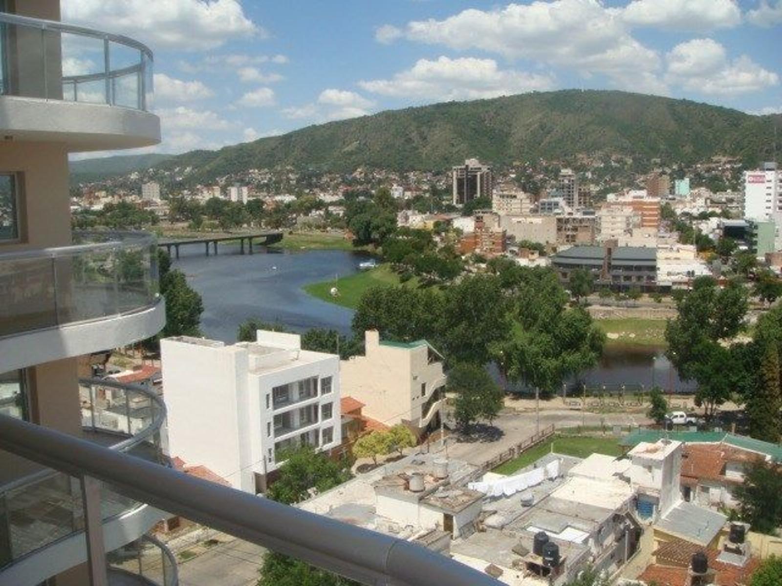 VENTA DE EXCELENTE DEPARTAMENTO CON EJEMPLAR VISTA A LAS SIERRAS EN PLENO CENTRO — foto 4