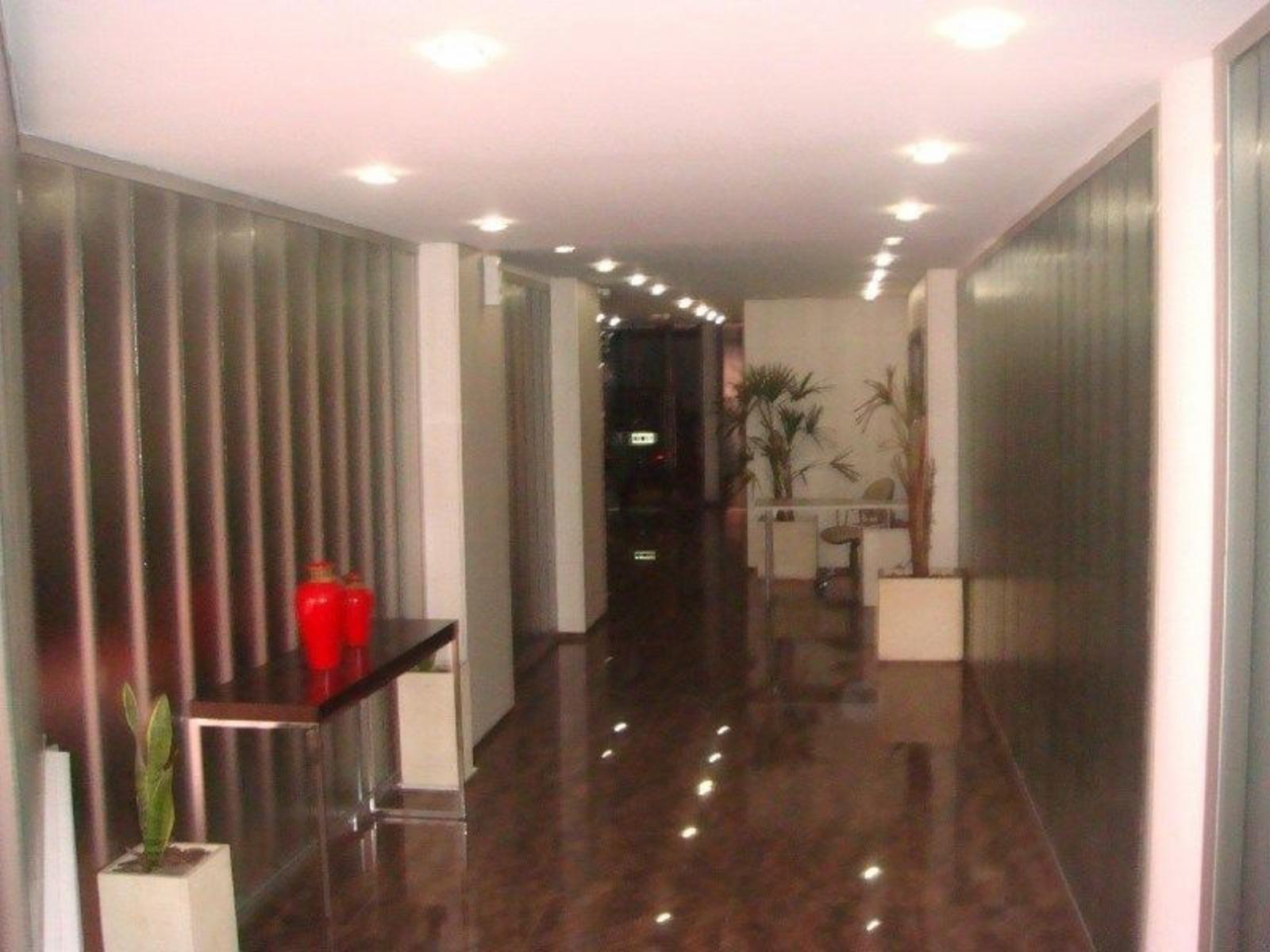 VENTA DE EXCELENTE DEPARTAMENTO CON EJEMPLAR VISTA A LAS SIERRAS EN PLENO CENTRO — foto 7