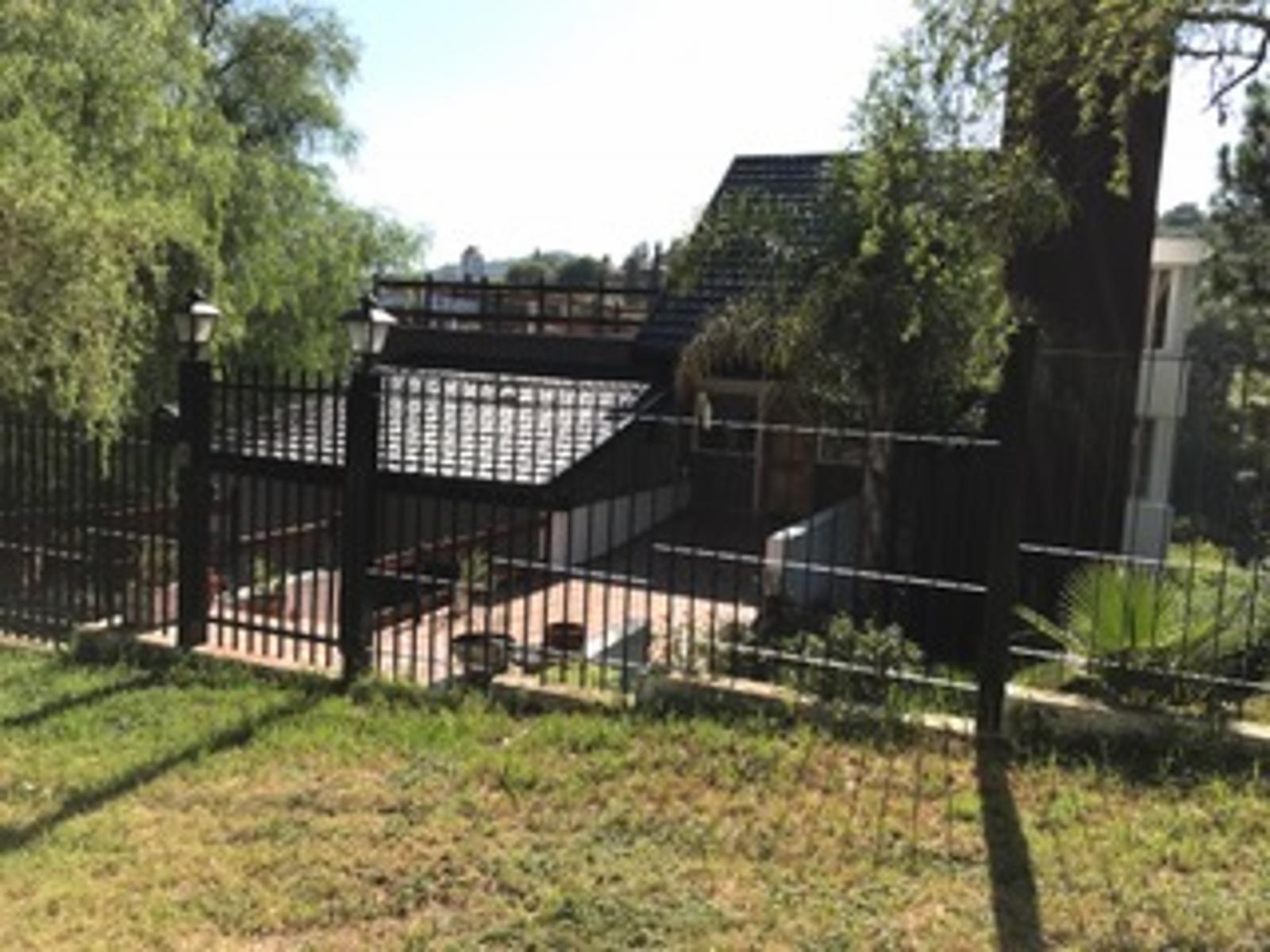 VENTA DE IMPORTANTE PROPIEDAD DE TRES PLANTAS EN COSTA AZUL CON MAGNÍFICA VISTA AL LAGO Y A LAS SIERRAS — foto 2