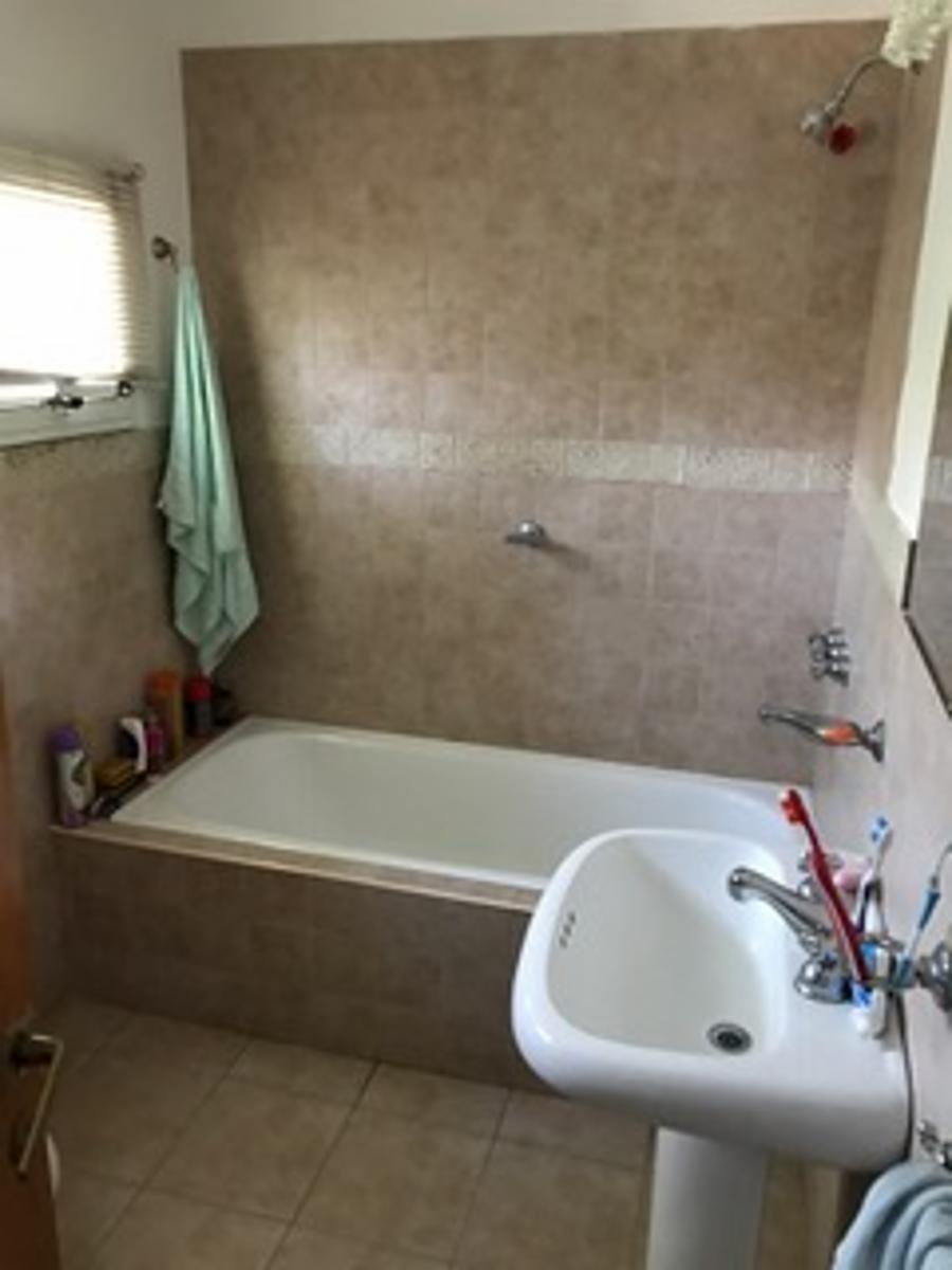 VENTA DE IMPORTANTE PROPIEDAD DE TRES PLANTAS EN COSTA AZUL CON MAGNÍFICA VISTA AL LAGO Y A LAS SIERRAS — foto 8