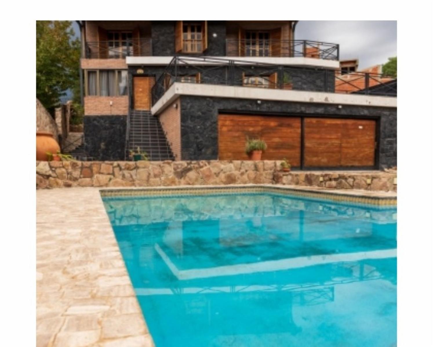 PROPIEDAD CON PISCINA Y HERMOSAS VISTAS
