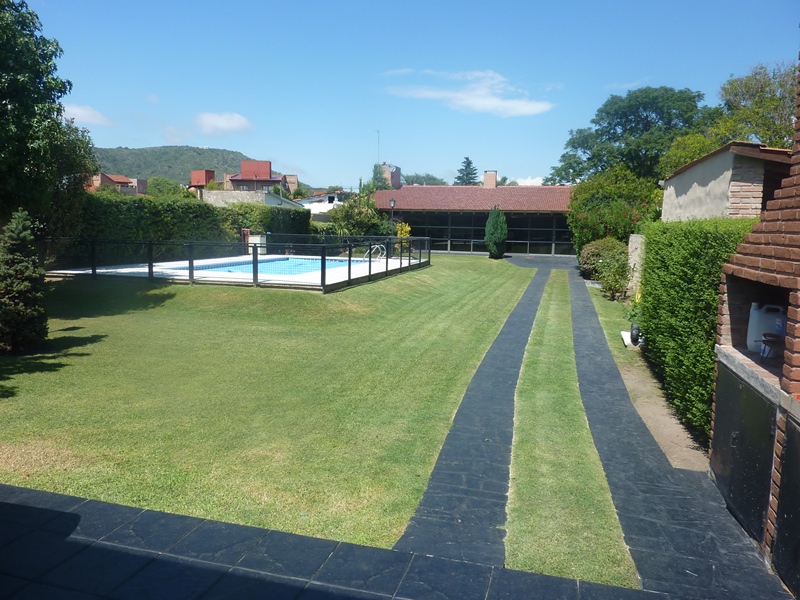 IMPORTANTE PROPIEDAD A LA VENTA EN BARRIO RESIDENCIAL SANTA RITA — foto 2