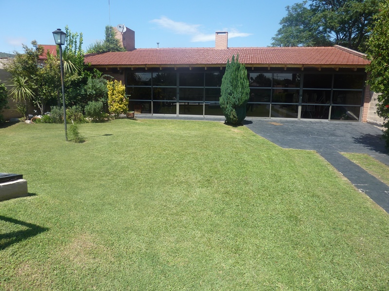 IMPORTANTE PROPIEDAD A LA VENTA EN BARRIO RESIDENCIAL SANTA RITA — foto 3
