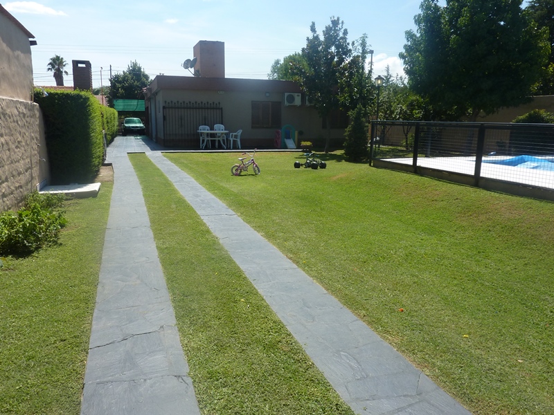 IMPORTANTE PROPIEDAD A LA VENTA EN BARRIO RESIDENCIAL SANTA RITA — foto 4