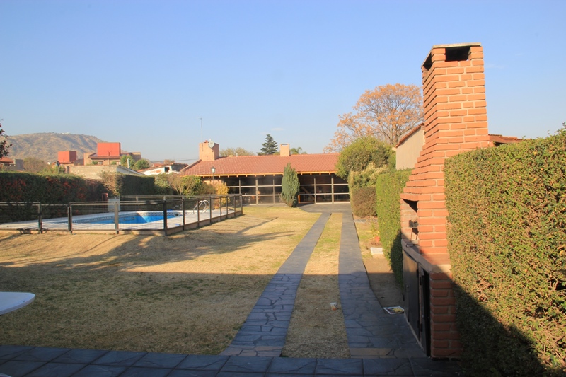 IMPORTANTE PROPIEDAD A LA VENTA EN BARRIO RESIDENCIAL SANTA RITA — foto 6