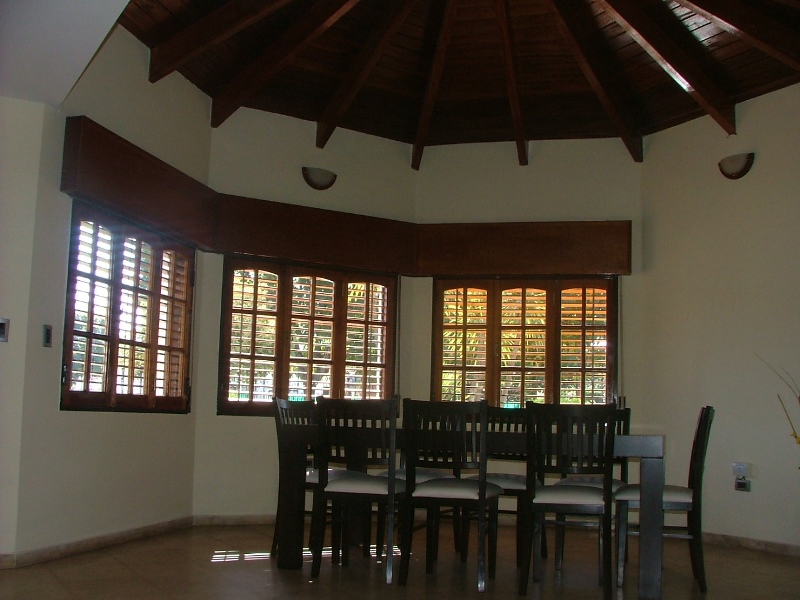 IMPORTANTE PROPIEDAD A LA VENTA EN BARRIO RESIDENCIAL SANTA RITA — foto 11