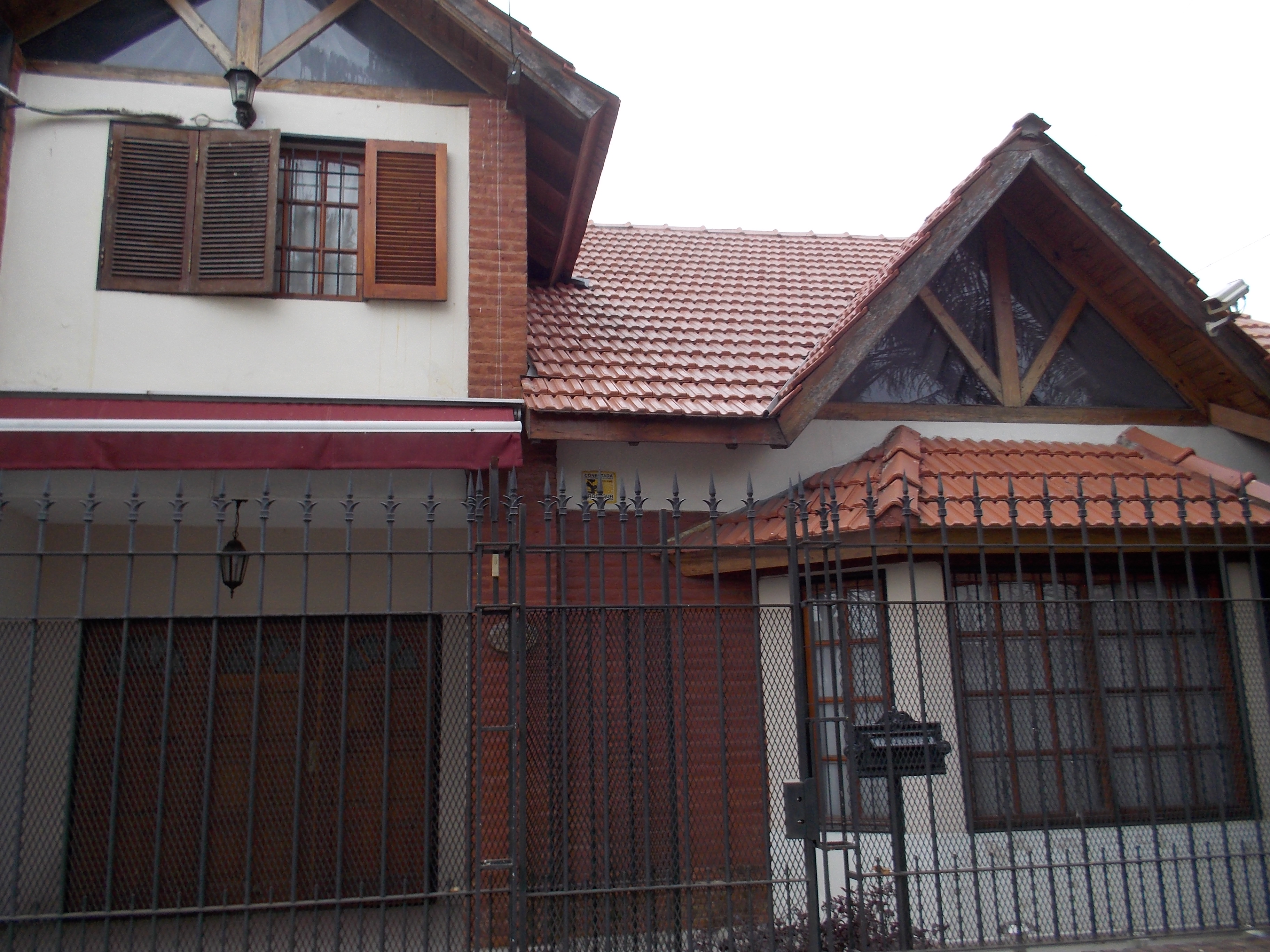CHALET 4 AMBIENTES CON FONDO Y GARAGE (APTO CREDITO) — foto 2